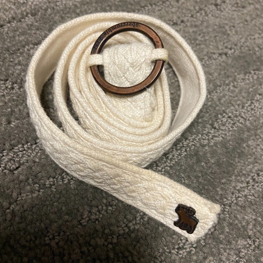 Abercrombie & Fitch ivory thin belt